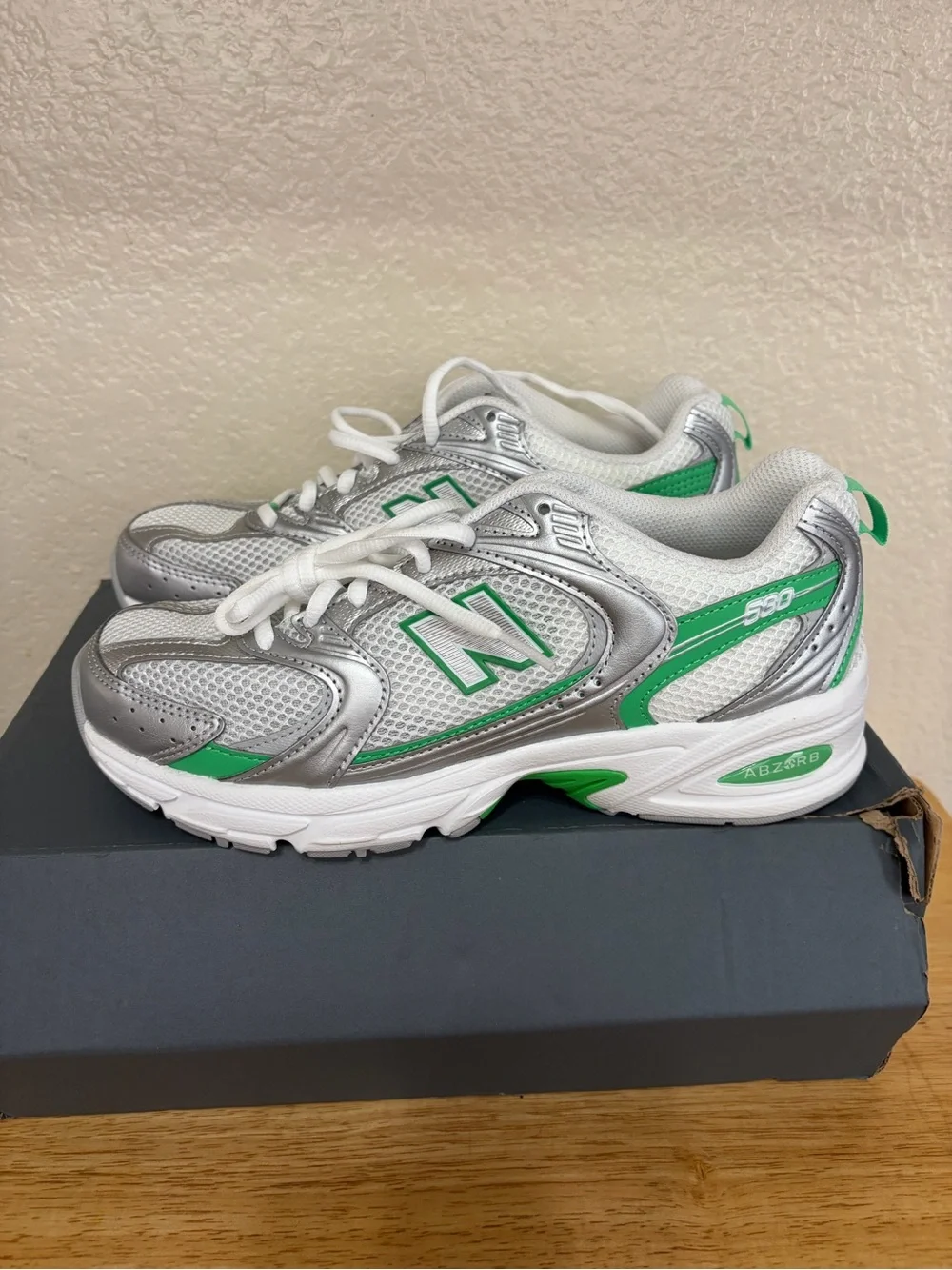New Balance 530 Unisex Silver and Green Sneakers 530APL Men 6 Women 7.5